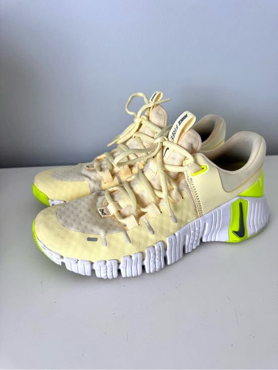 Nike Shoes - Nike Free Free Metcon 5 sneakers in the "Citron Tint/Volt" Women’s size 9